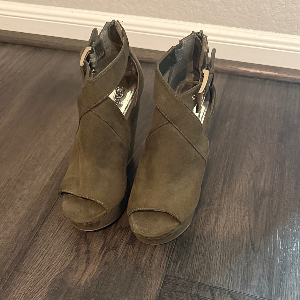 Carlos by Carlos Santana Khaki Peep-Toe Heels
